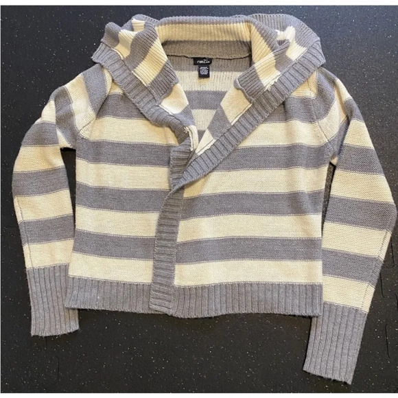 MISSES RUE 21 GRAY AND WHITE LONG SLEEVE CARDIGAN SIZE MEDIUM Nice condition - Picture 9 of 9